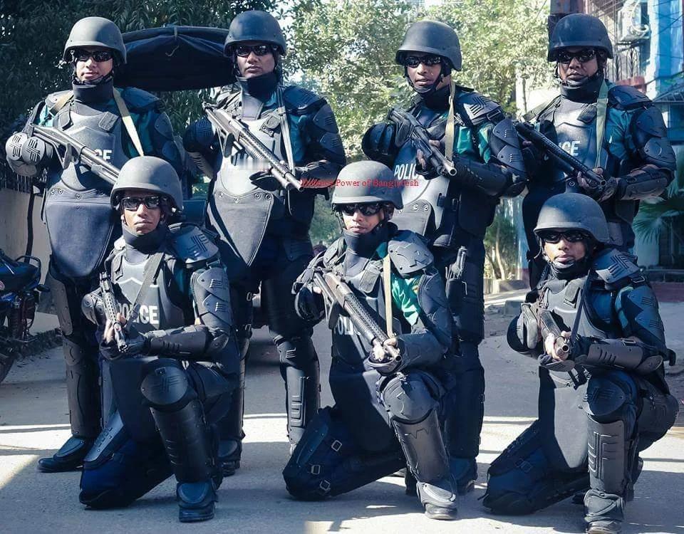 孟加拉国紧急防暴和反应小组
一色中国装备 霰弹枪 头盔 防暴服