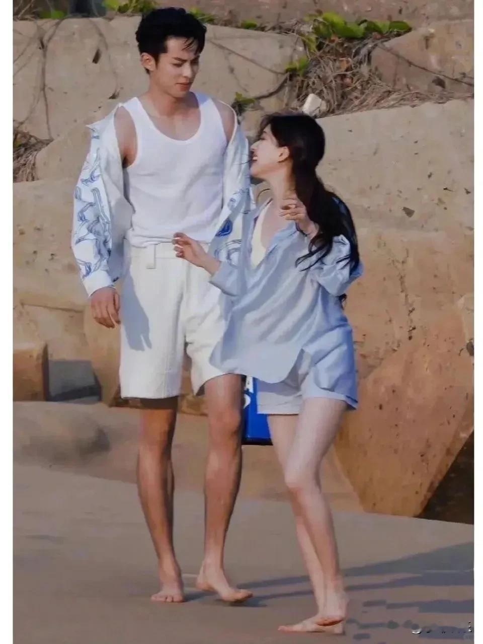 赵露思是真的皮肤很白啊！一对比王鹤棣黑的像煤炭一样。他们俩的cp感也不错，比起吴