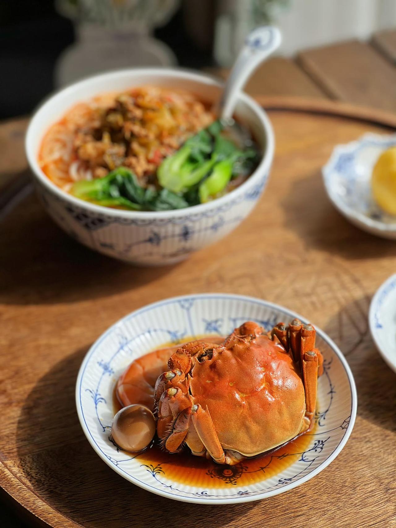 午餐🍱

番茄雪菜肉末米线：
锅里热油下姜片、蒜片、葱白煸香，倒入肉末翻炒至断