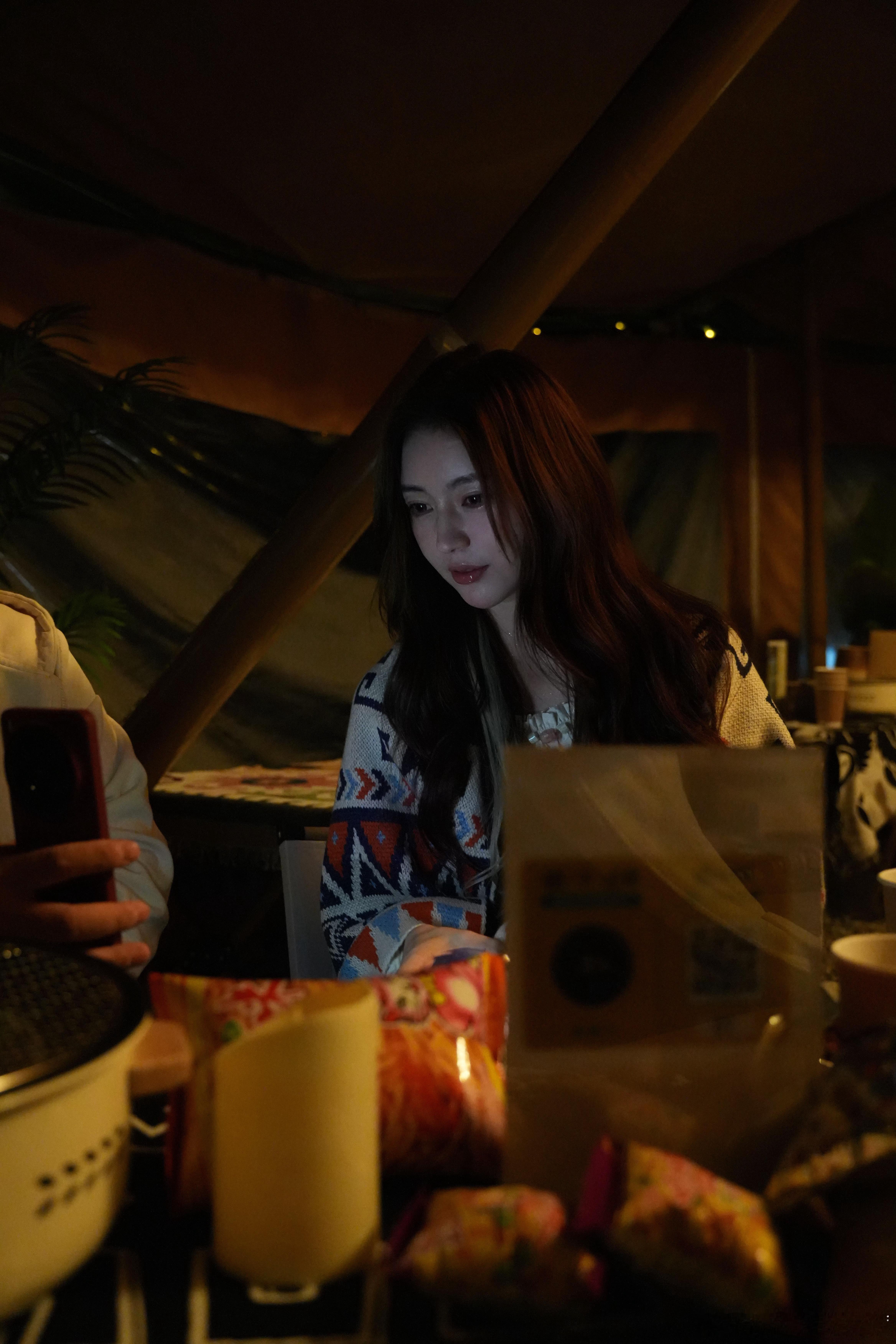 一群人拍了一晚上的星星像回到了小时候秋游的时候不过，今晚太冷了～欧尼茜茜  ​​
