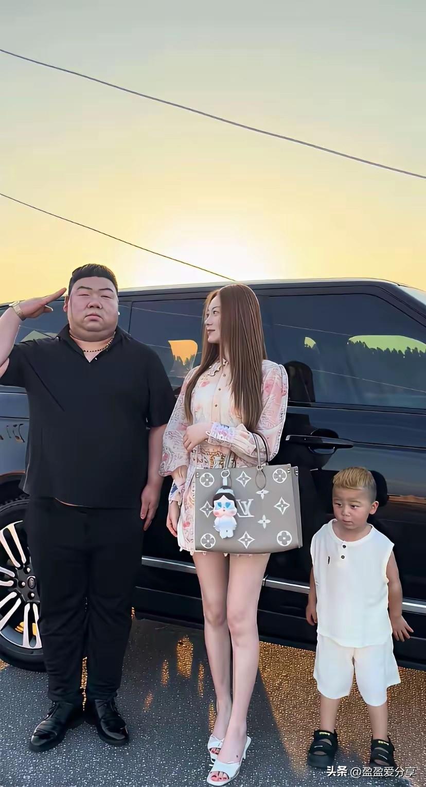 男人家里有矿吧，能有这么漂亮的媳妇，死心踏地过日子。