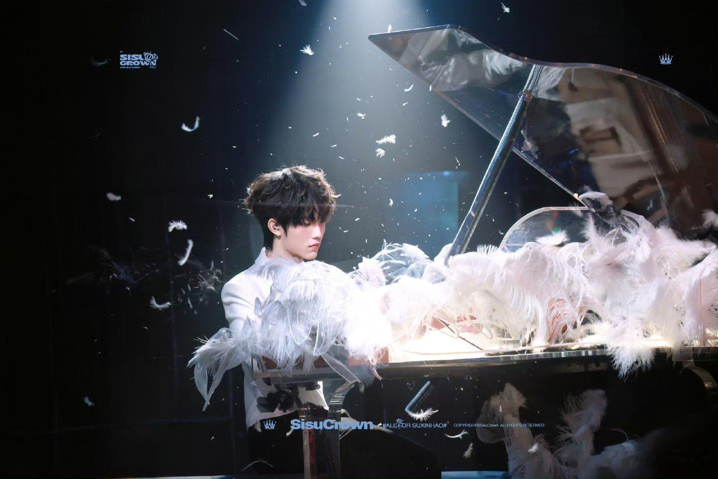 苏新皓神图一张又一张，苏新皓出神图是每次线下的固定环节，欣赏之 