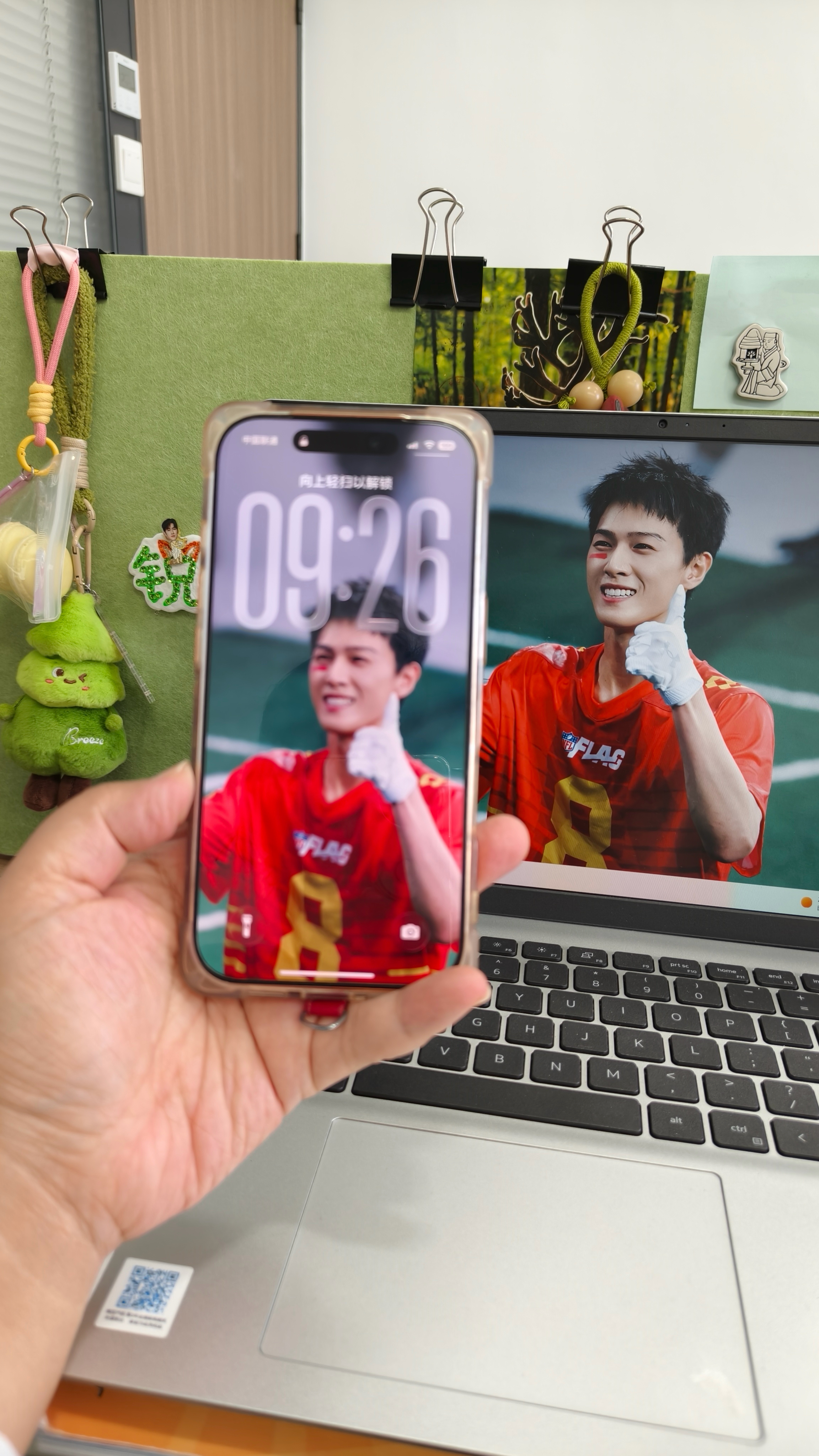 看看我的“极限桌面”，从四月到七月，穿少一点了。
