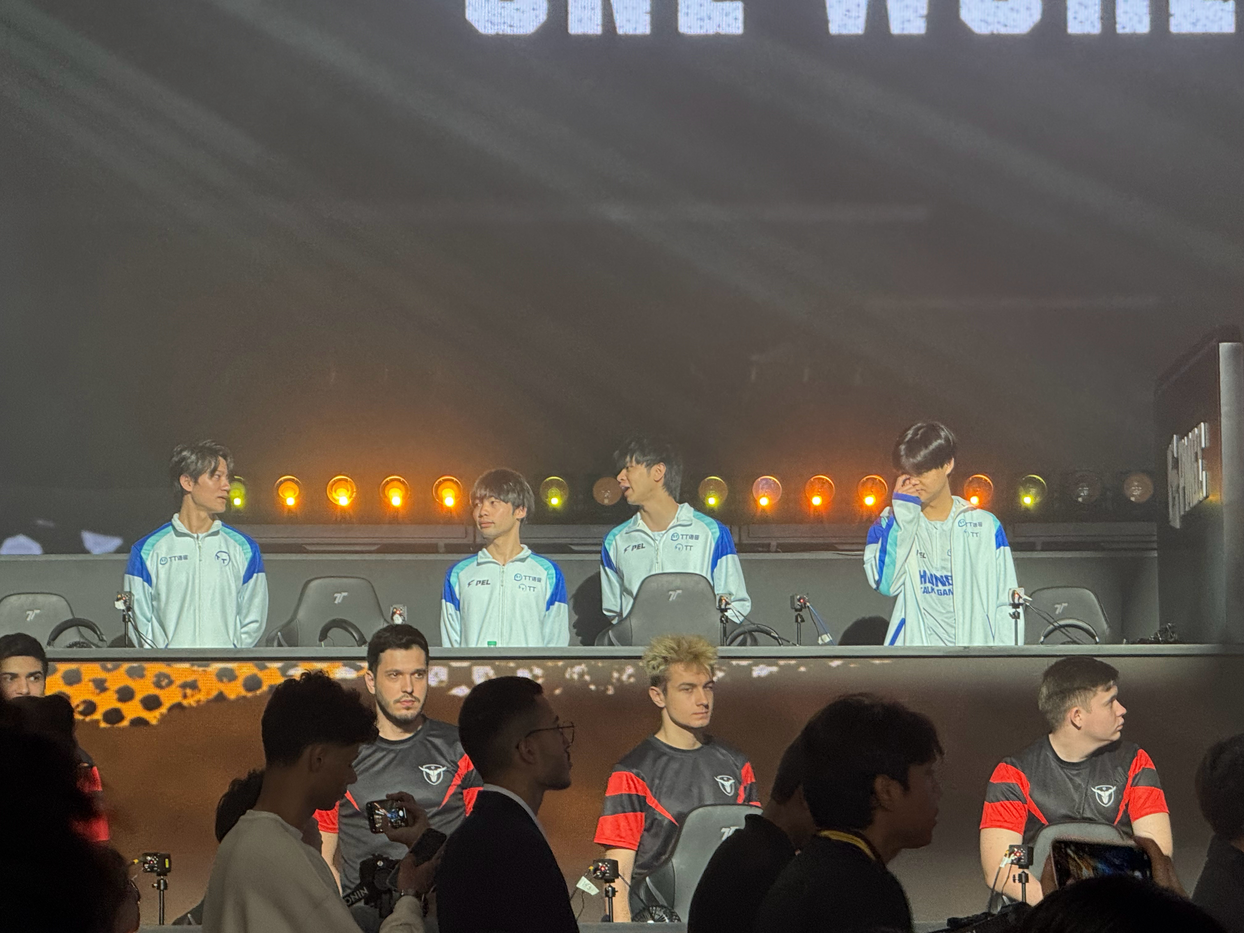 全球总决赛开幕式初心为锚定沧海，壮志作帆济云天。和平精英世界赛决赛揭幕战