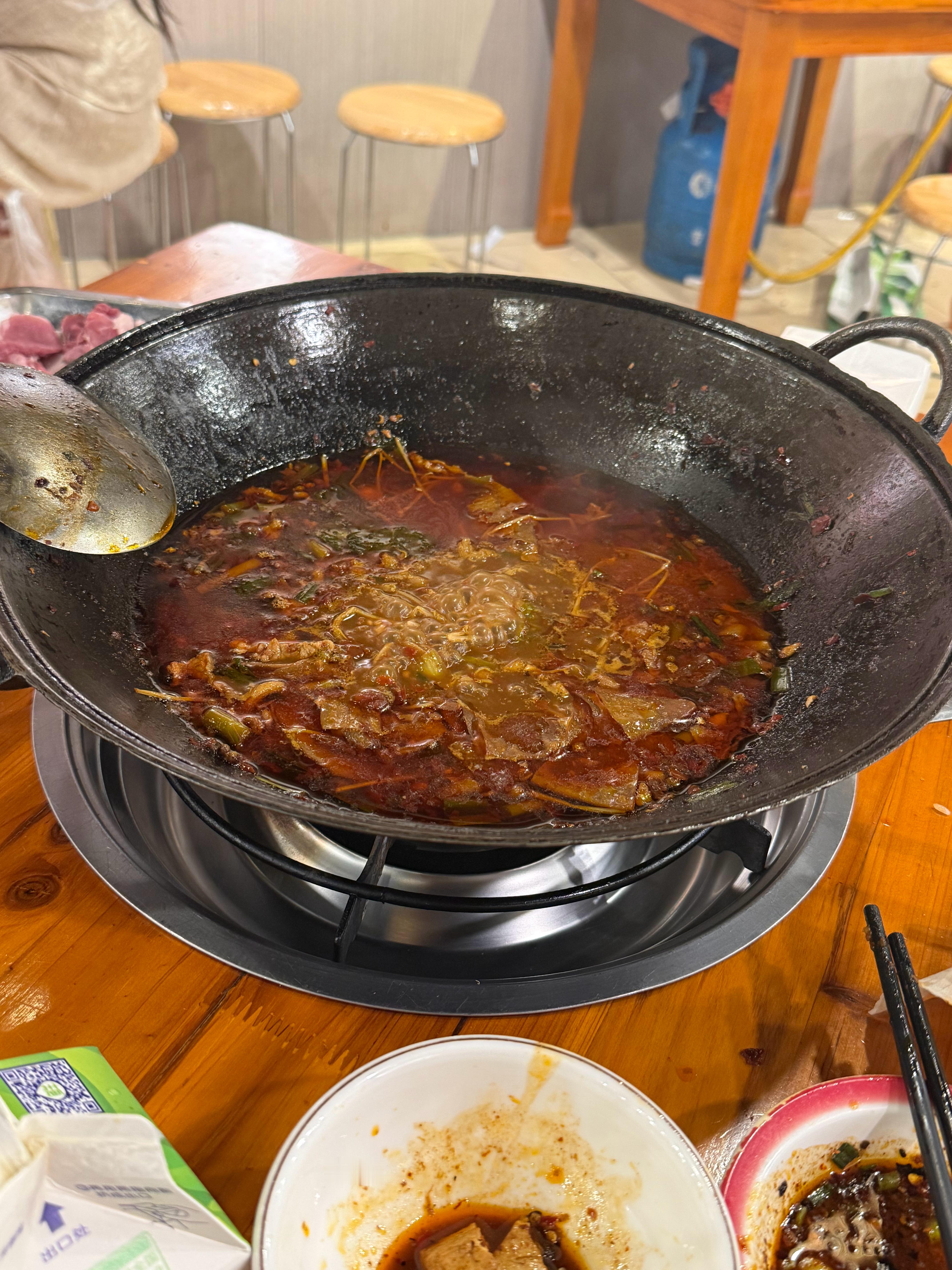 地摊火锅难吃的我连夜打车离开贵阳 ​​​