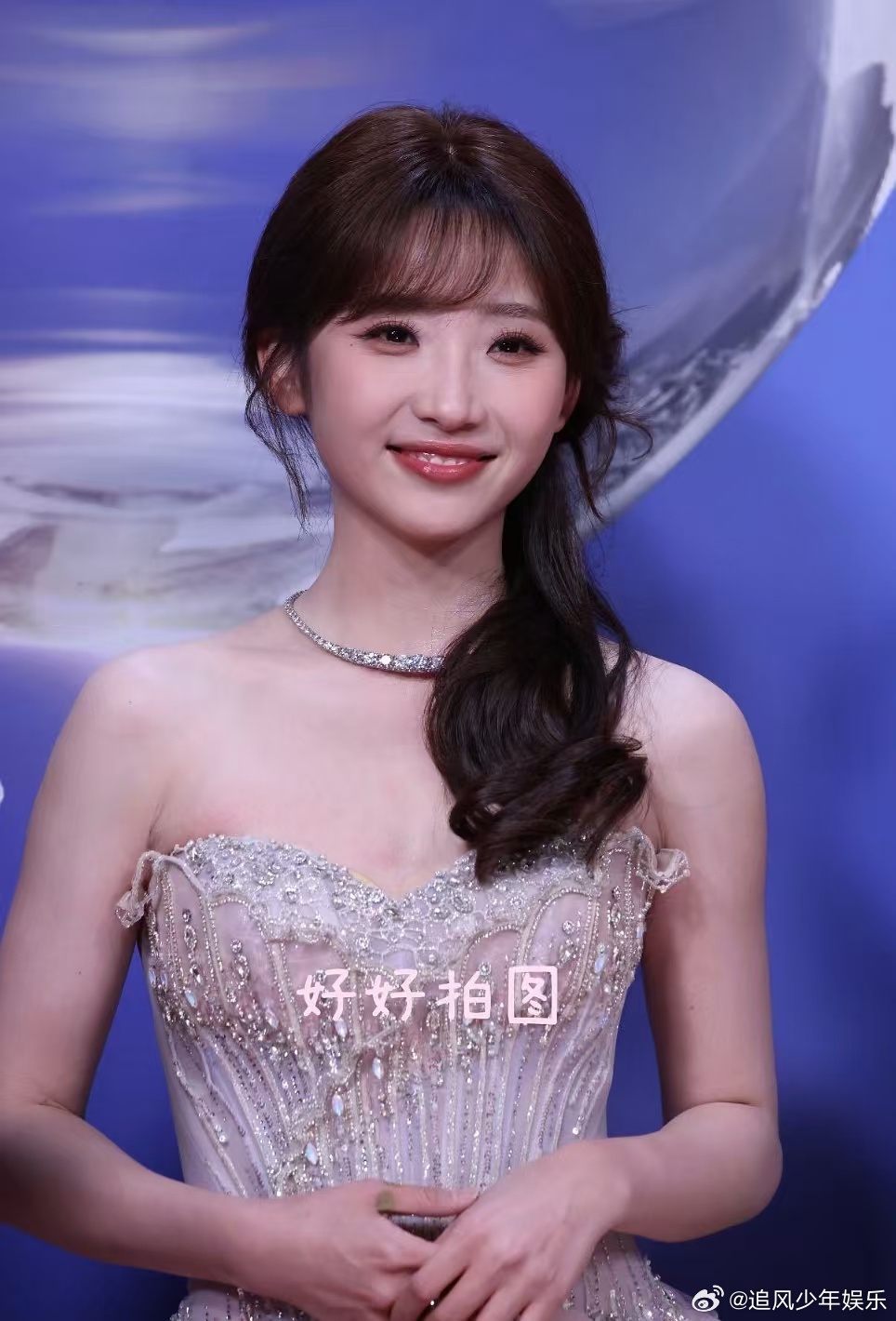 许梦圆扛住了高清怼脸镜头 许梦圆真的太适合高清镜头了，怼脸拍反而更能看出好皮肤，