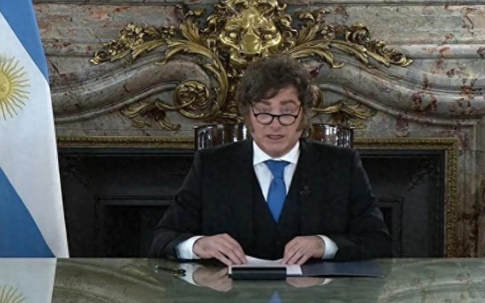 特朗普8月底威胁英国，若伦敦不增加国防开支，美国将反对英国对马岛主权主张，英媒称