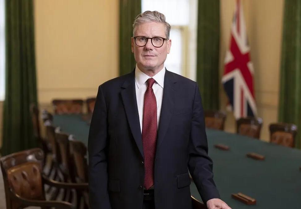 英国首相为何要求中国停止买俄石油，英国还觉得自己是世界大国呢？还觉得自己是日不落