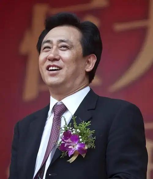 一段非常通透的话：“发过大财的人都知道，钱不是自己赚的，而是一种无形的力量，推着