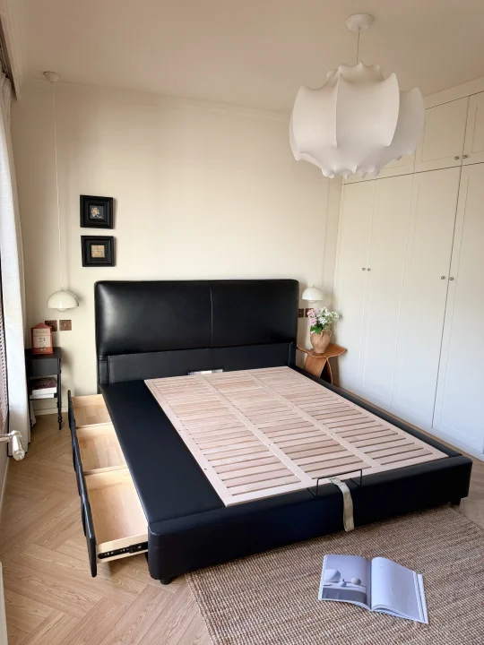 12 m²小卧室逆袭｜一张真皮储物床就够了～