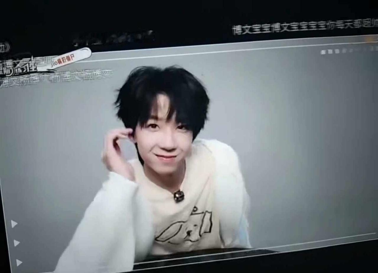 小羊这个wink...omg。！
这个小羊一直练习wink中 好萌好帅 一直在勾