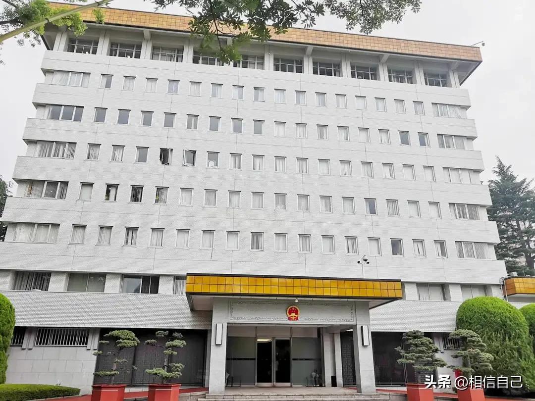 3月24日上午的东京，本该戒备森严的中国驻日本大使馆院内，一名日本现役自卫队官兵