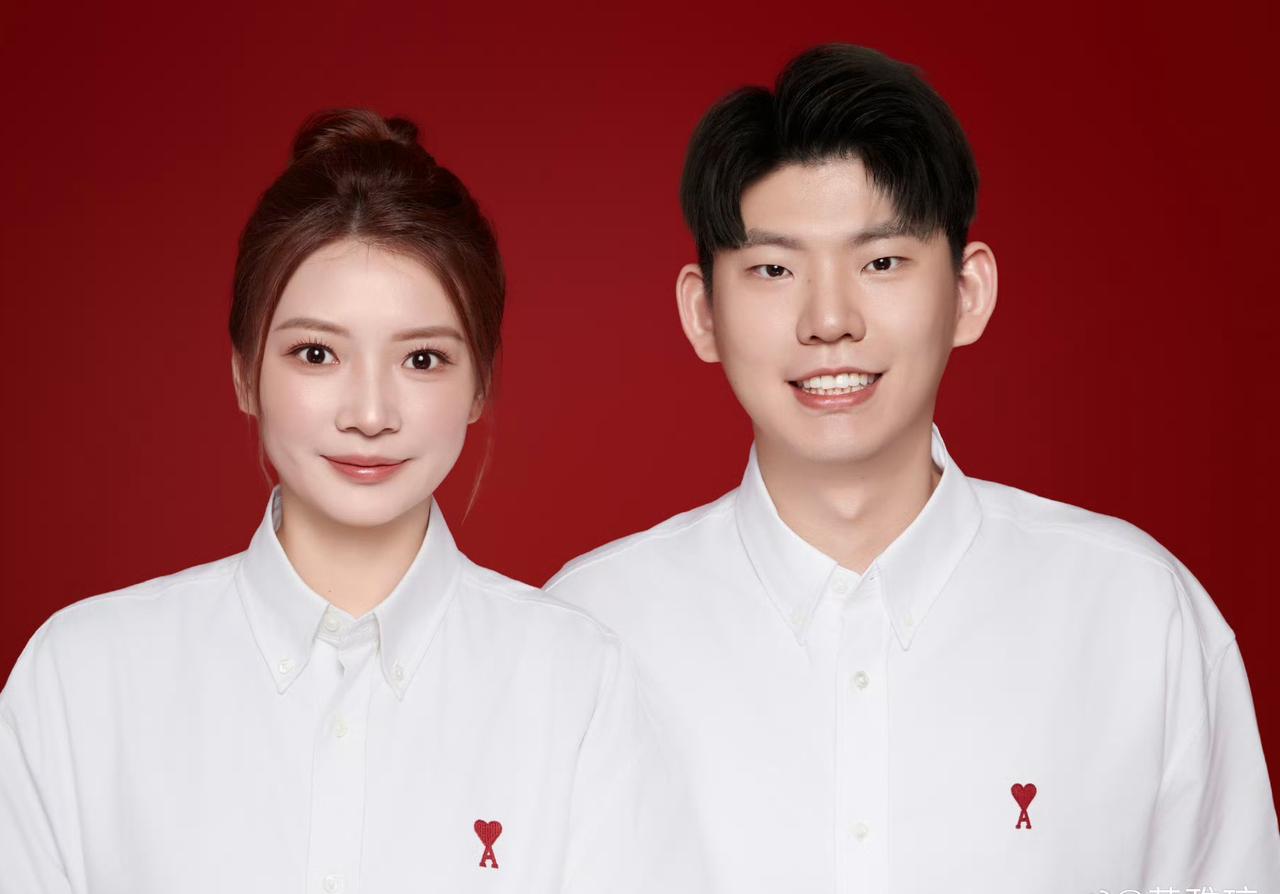 刘雨辰发文艾特妻子黄雅琼，说冠军老婆，一周年快乐！今天对于他俩有什么特别的意义吗