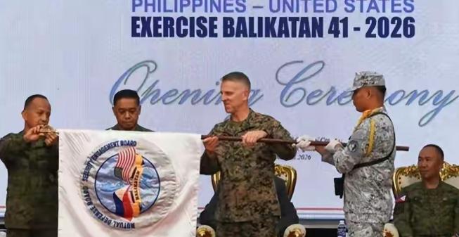 太给面子了！美菲联合军演，解放军在南海集结“灭国舰队”

美国和菲律宾进行的联合