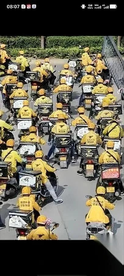 平台吸血？商家反杀了！

宁波老板集体退群这事，没那么简单……

当平台抽走三成