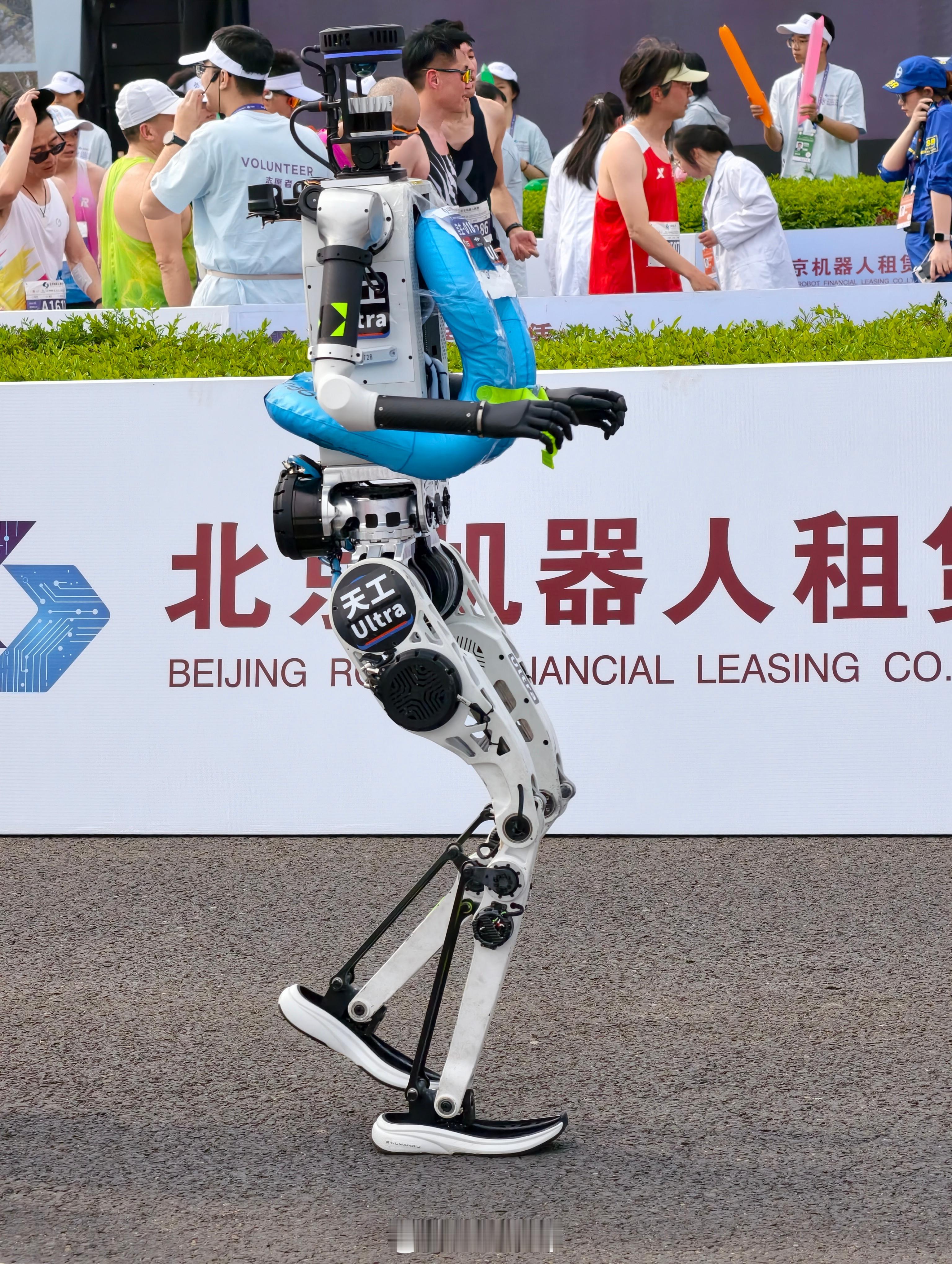 天工与宇树机器人激烈缠斗近两公里来自北京亦庄的天工还是很猛的，感觉好几个完赛且跑