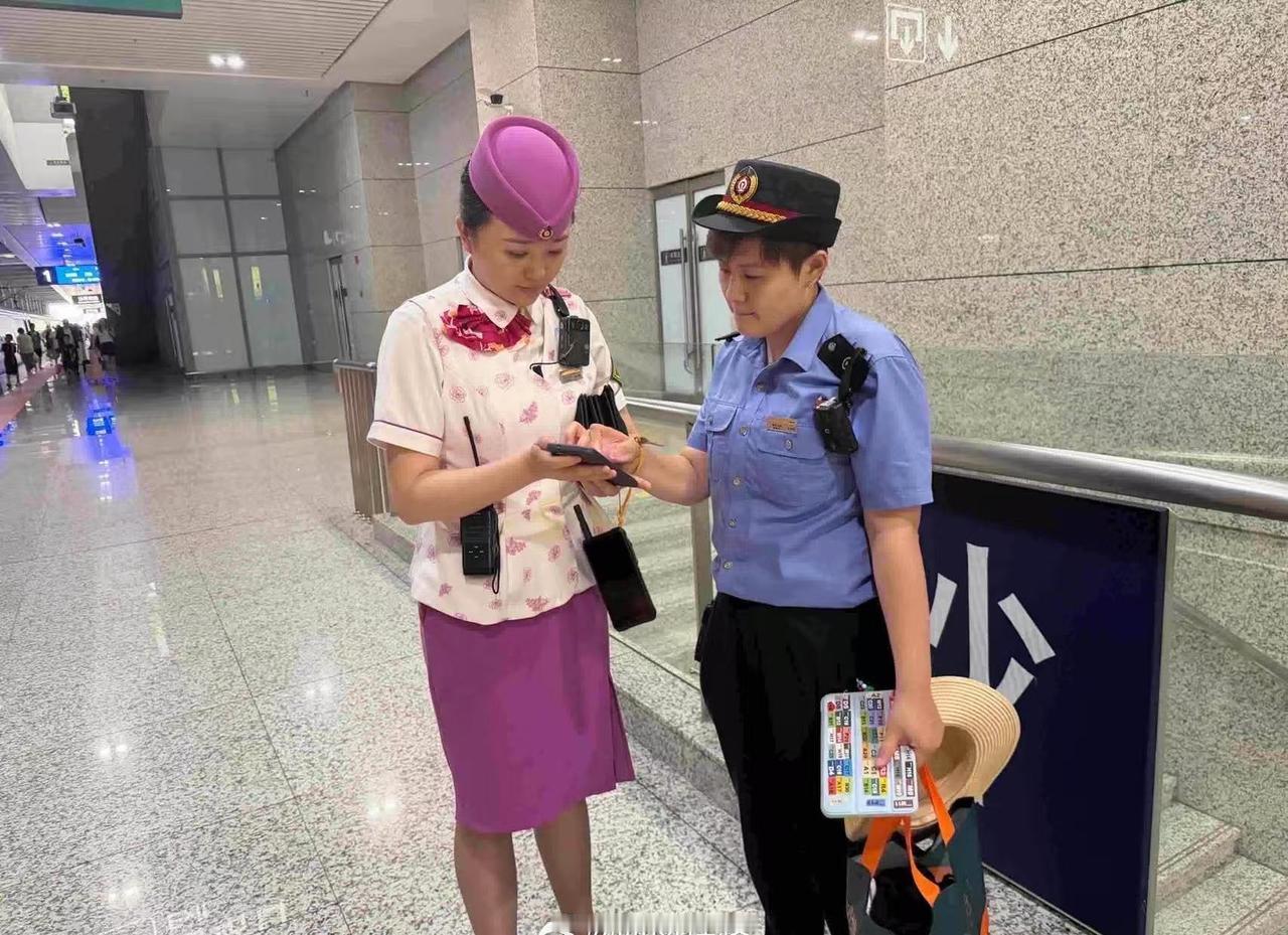 8月9日，@重庆客运段 G8617次列车终到沙坪坝站，乘务员在9车捡得一个平板电