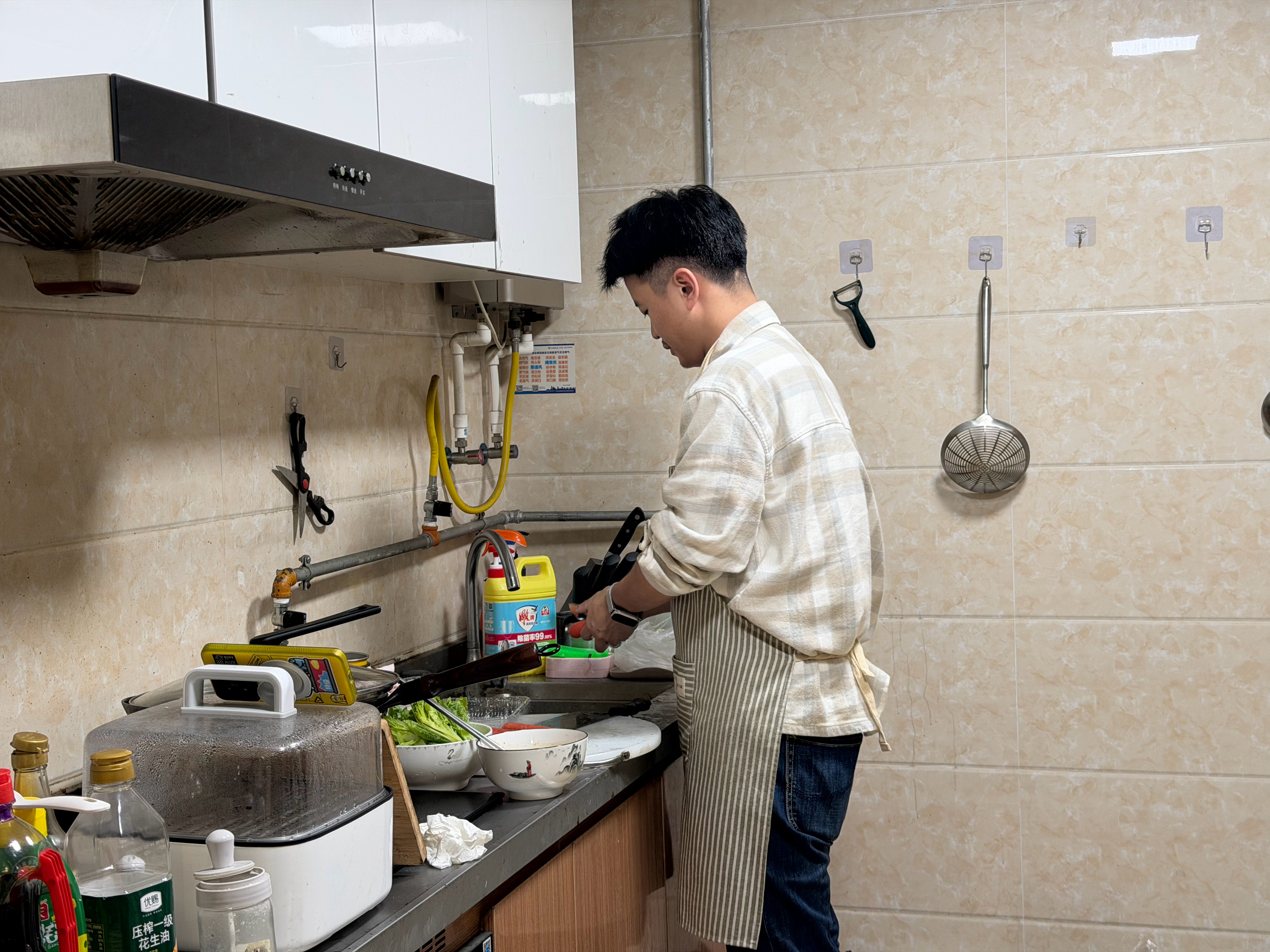 女孩子找男朋友，就得找会做饭的，其次才是长相 