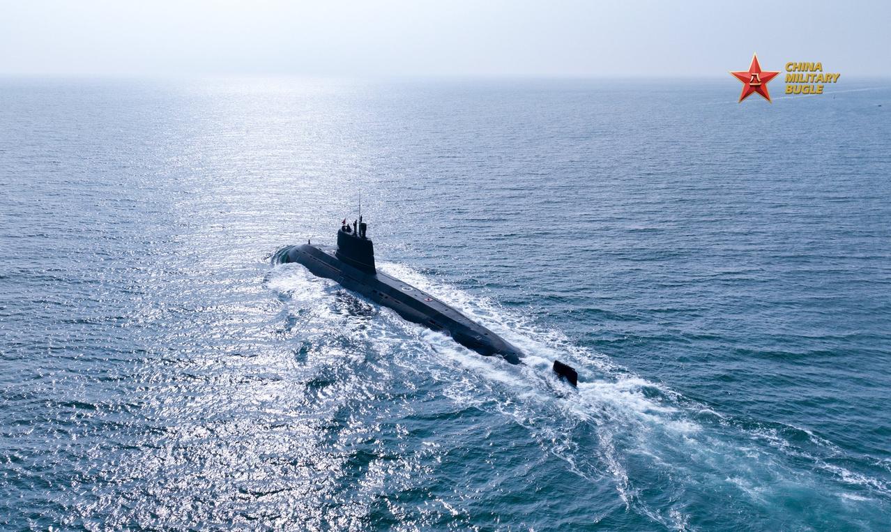 军网发布的外宣美图，蛟龙出海！