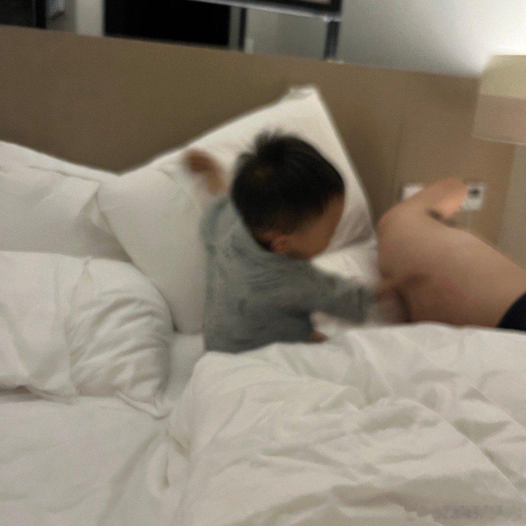 自从开始白天上班，晚上带娃的生活作息以后越来越爱喝酒[淡淡的]电影里面白人富婆天