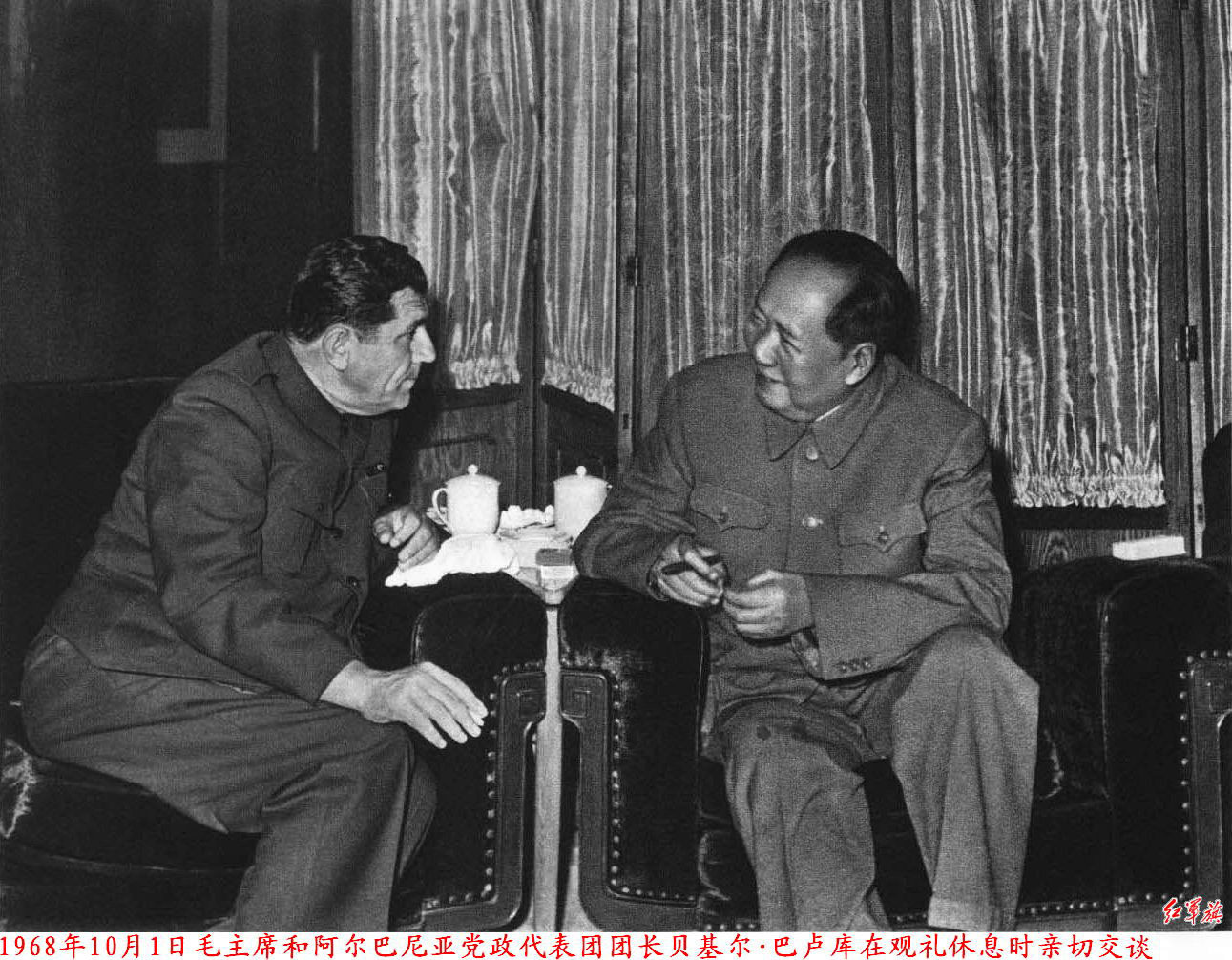 历史上的今日 1968年10月1日上午十时，毛主席和林彪、周恩来等党和出席在天安
