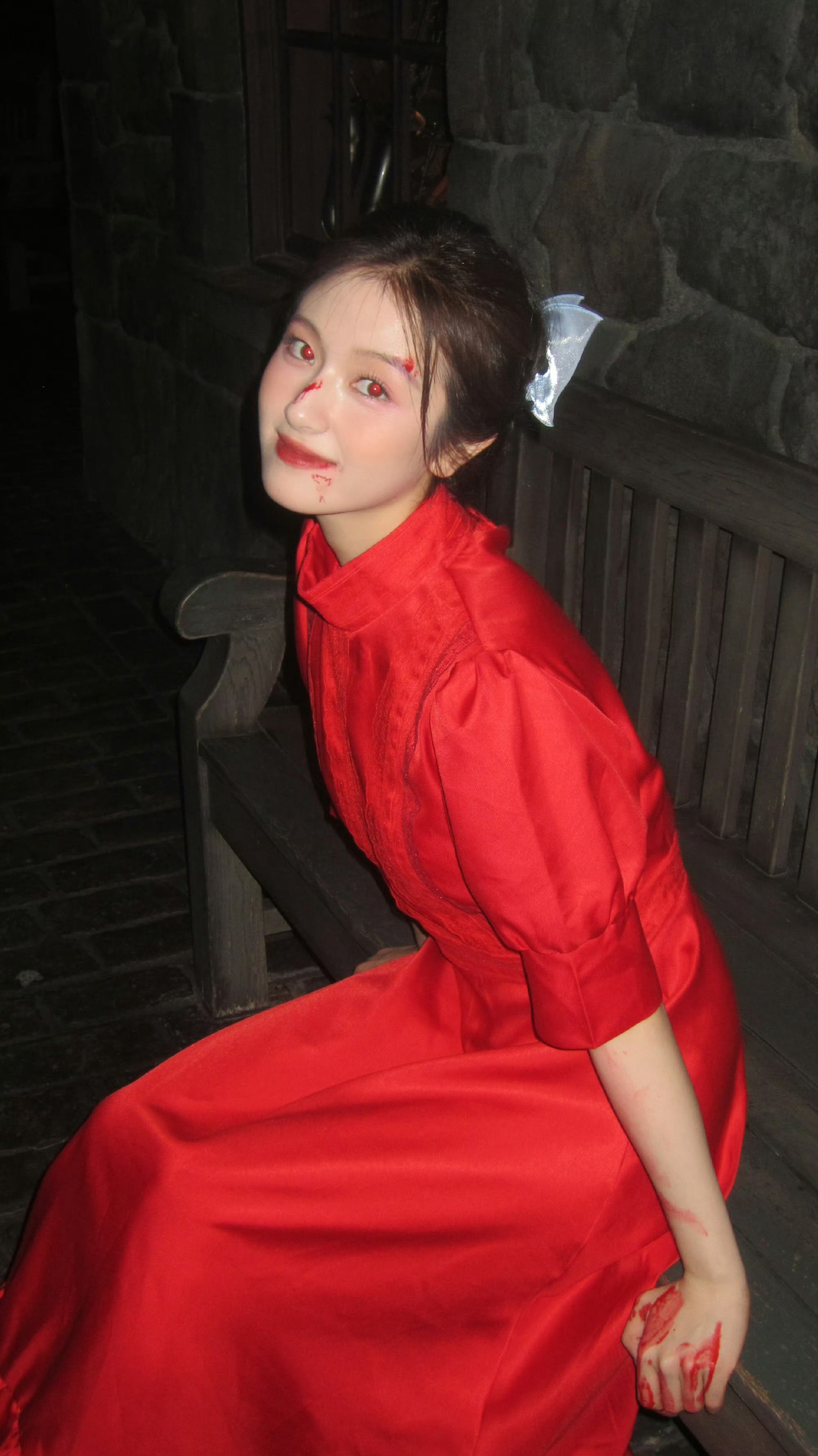 李兰迪红衣吸血鬼妆造好美，搁谁谁不喜欢啊[送花花]#网友新西兰偶遇张新成李兰迪#