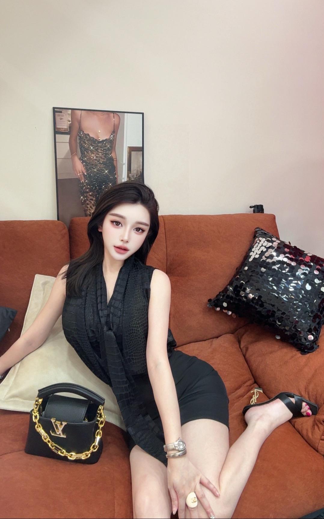 只喜欢两种女人长得像少女的少妇长得像少妇的少女