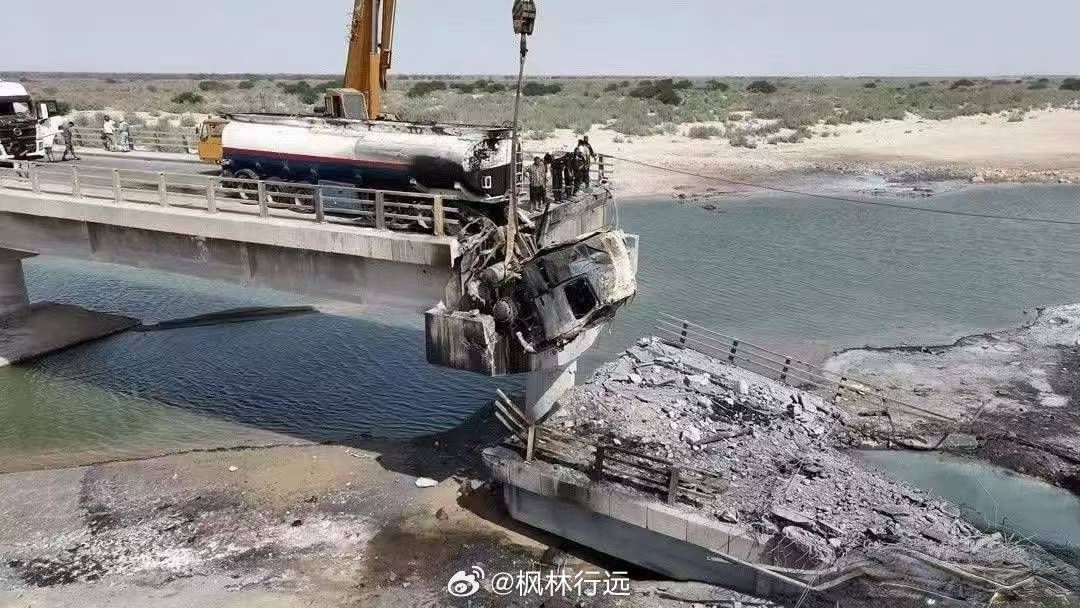 🇺🇸🔥🇮🇷美军已连续七晚轰炸伊朗🔥最近的桥梁、隧道等目标，是向南岸输