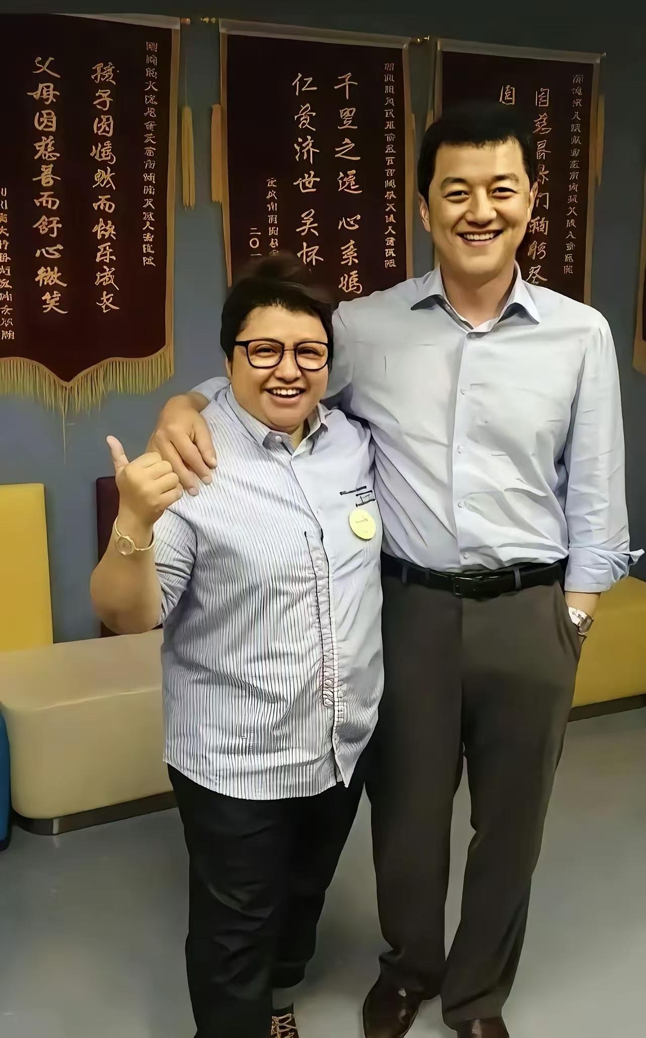 最近在网上看到这张合影图片，其实这张图不是现在的，因为现在风口浪尖上也不可能合影