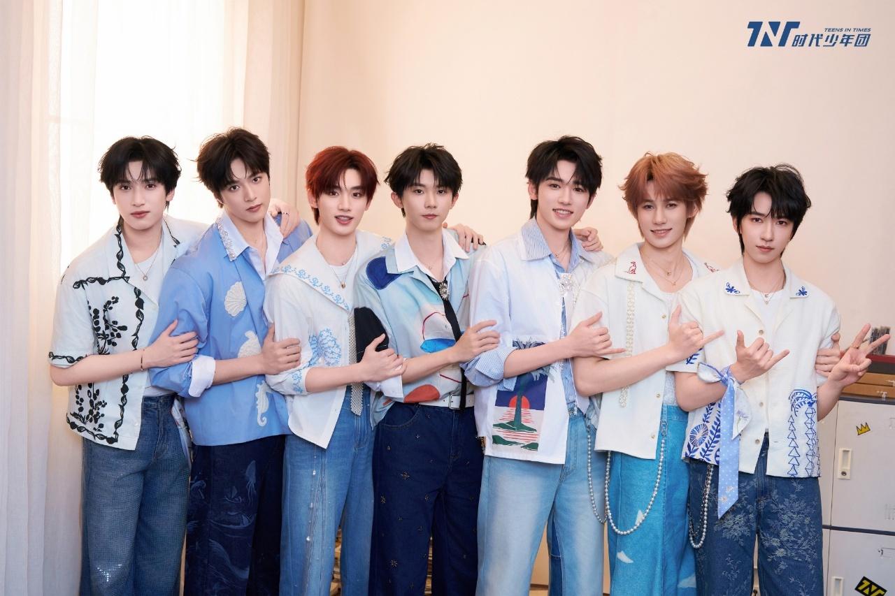 时代少年团时代少年团用旋律推开新年大门时代少年团跨年造型出图时代少年团2026一