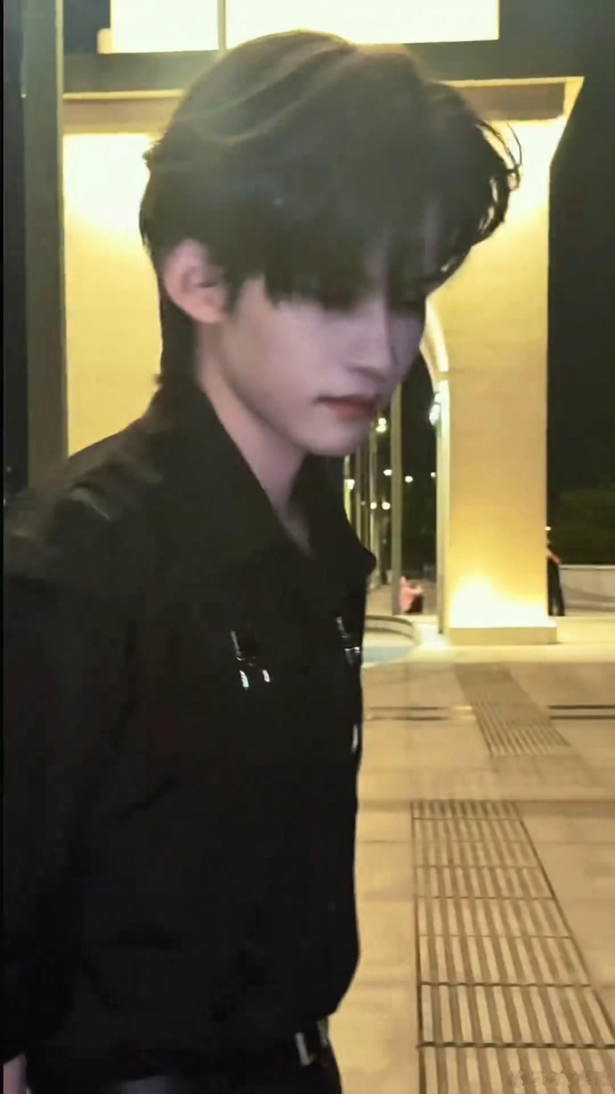 你们没发现背后的我妈吗。。 