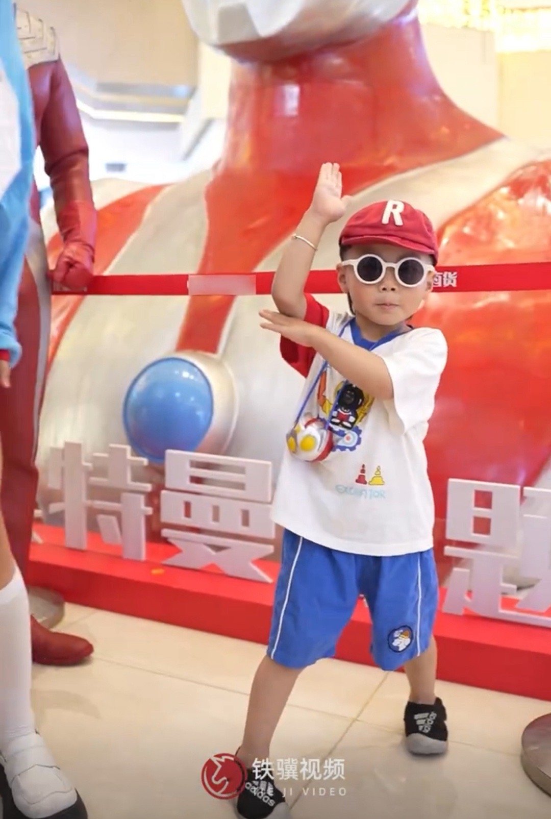 #小孩哥奥特曼版报菜名太丝滑了#奥特曼对于我们来说，就是男神一般的存在，看到这位