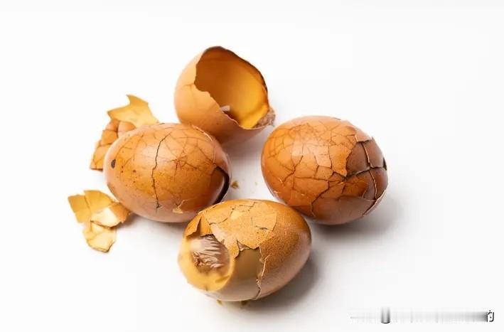 种菜小妙招：鸡蛋壳别扔，比化肥还管用

平时家里吃鸡蛋壳，我从来舍不得丢。
每次