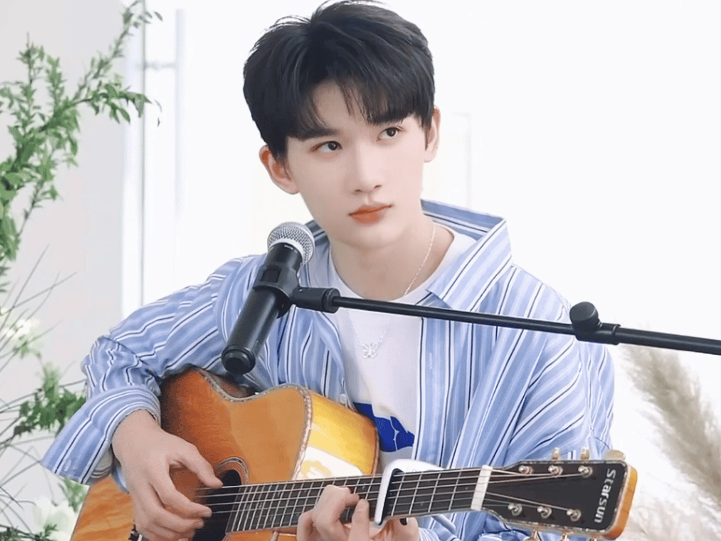 余宇涵缺席音乐节无限超越班 音乐节与演技试炼场时间线纠缠！余宇涵忍痛割爱舞台聚光
