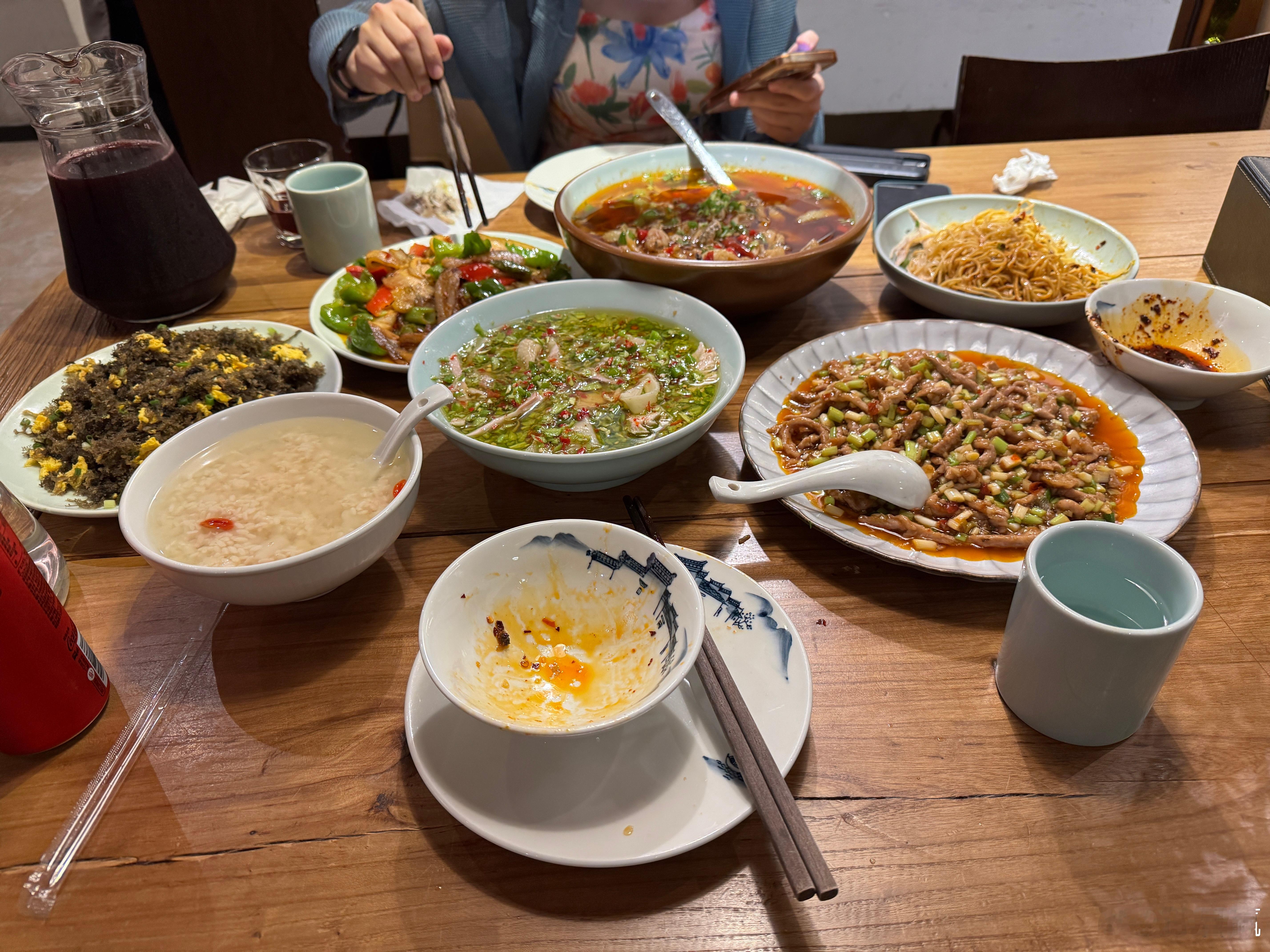 北京对餐饮业真的太包容了。张好大点名要吃这家，我不能吃辣也毅然决定前往。结果出品