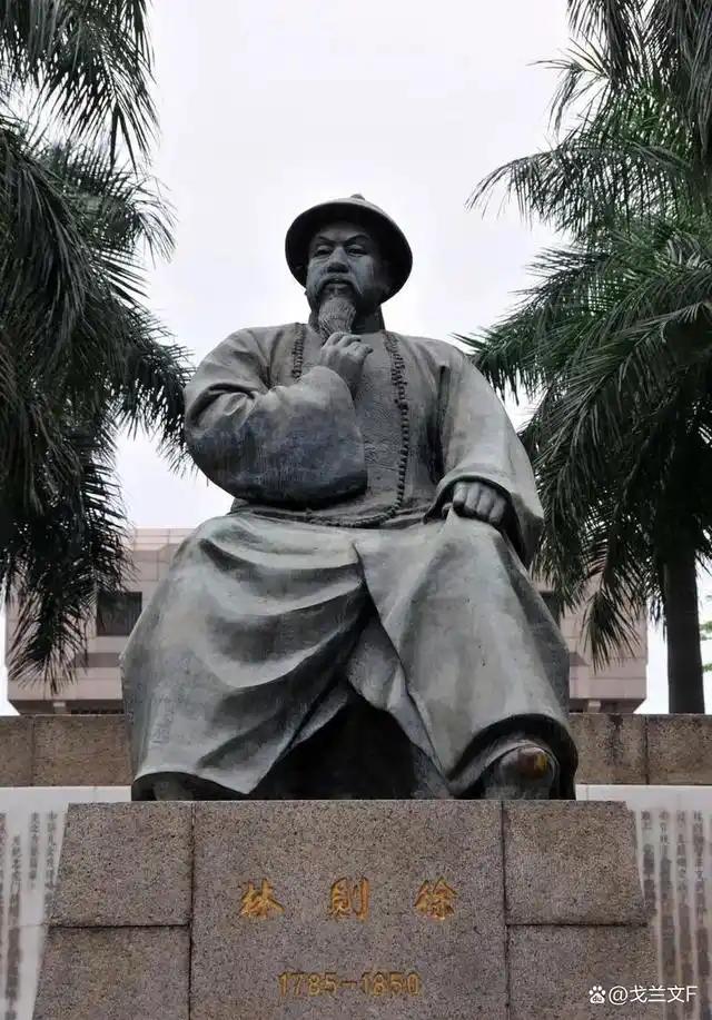 林则徐被贬到新疆时，伊犁将军不仅没有怠慢他，反而还热情地送野猪肉。

一个刚被道
