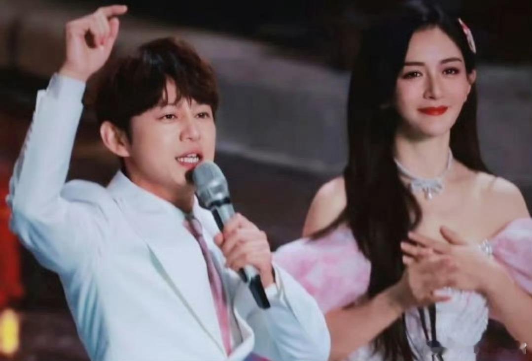 #何炅谢娜同台主持#这是真的吧，我的童年真的回来了吗，啊啊啊啊啊啊啊啊啊啊啊啊啊