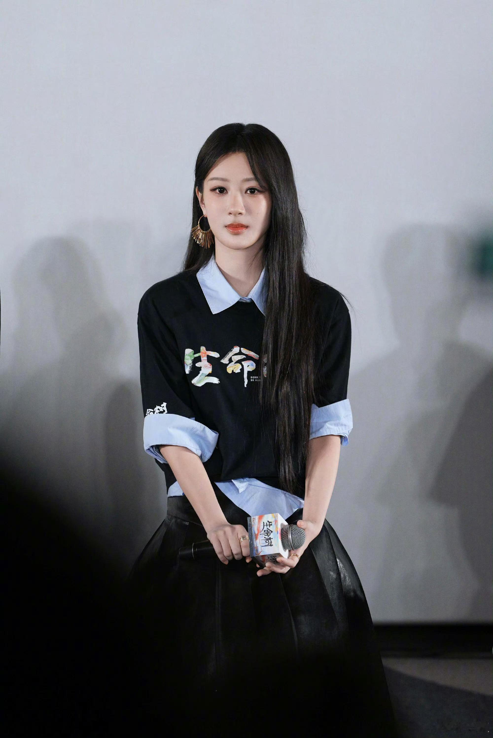 杨紫突然笑的这一下好明媚生命树发布会真的被杨紫美了一大跳