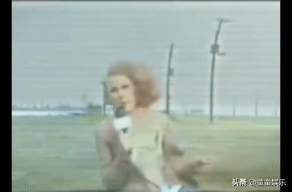 谁能想到啊
一个镜头就让全网沸腾
下一秒直接全网群嘲
讲真的
这届网友的眼睛太毒