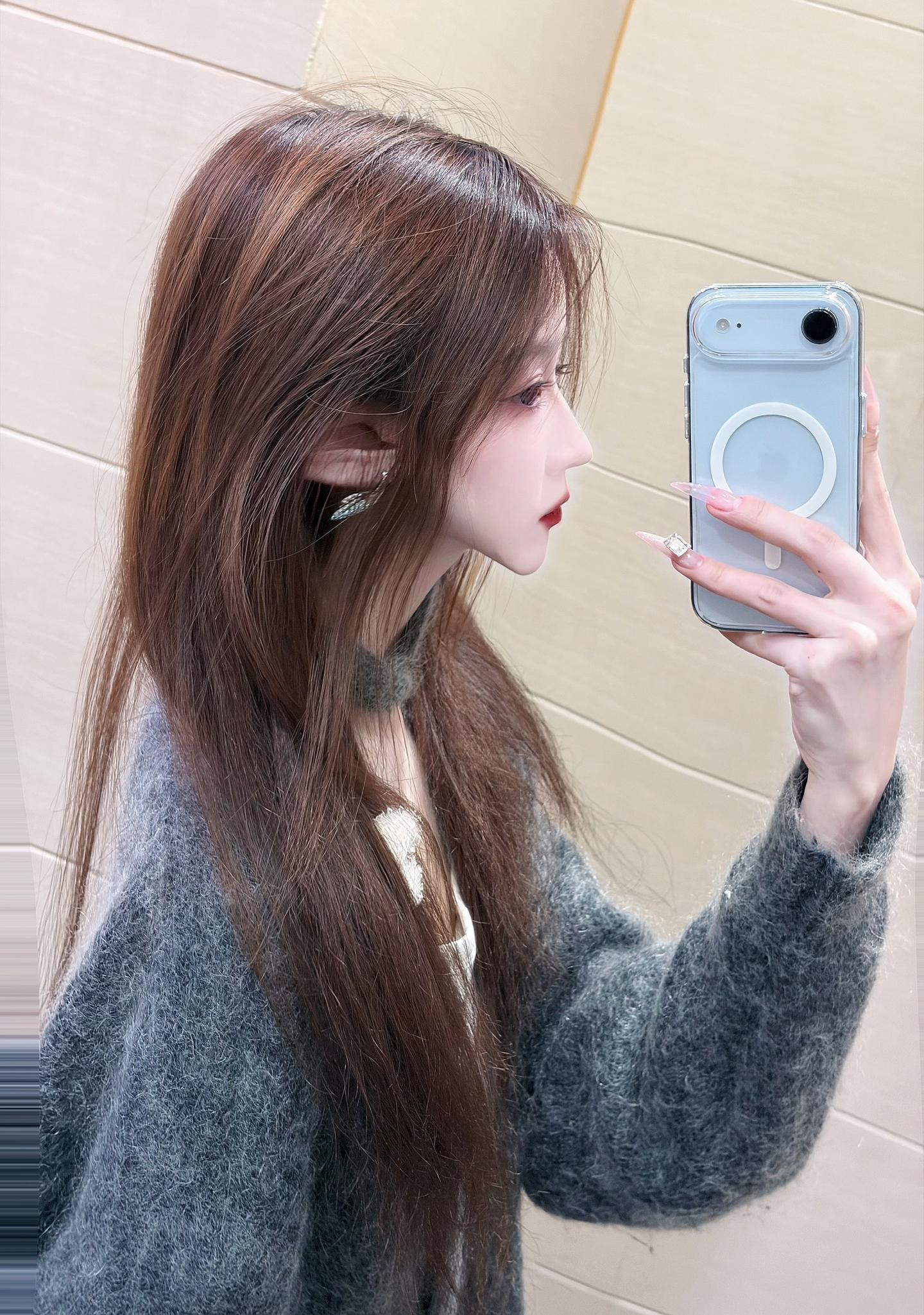 我最好骗了 我对感情没有底线 我心又软 总是好了伤疤忘了疼 所以我活该掉眼泪