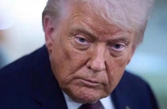 特朗普为何对中选这么急？ 美国总统 是4年一任没错，但国会是2年一选。总统上任满