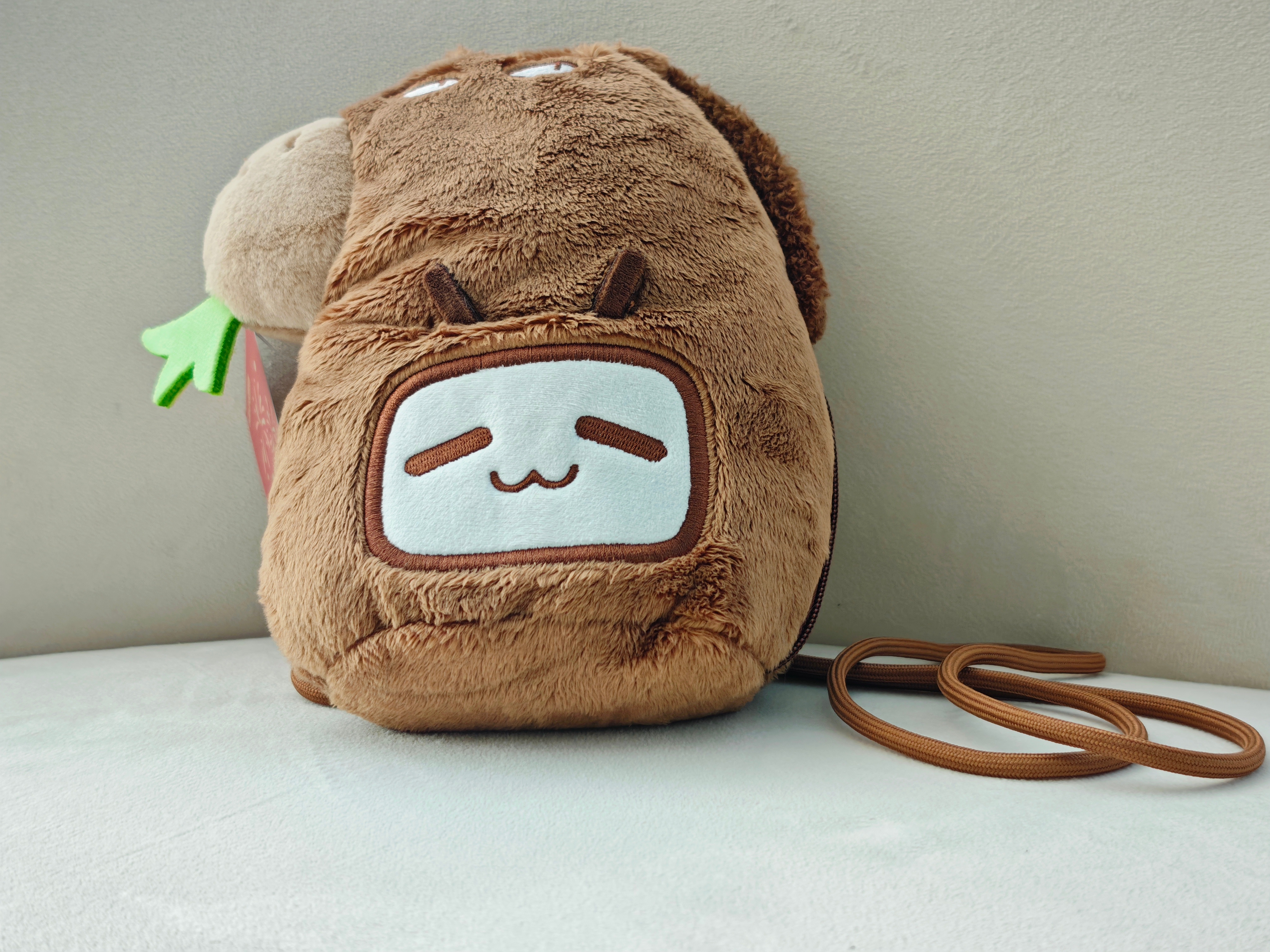 翻出了一个小破站的毛绒手机收纳包，样子有点丑萌丑萌的【转发+评论】给大伙抽了！ 