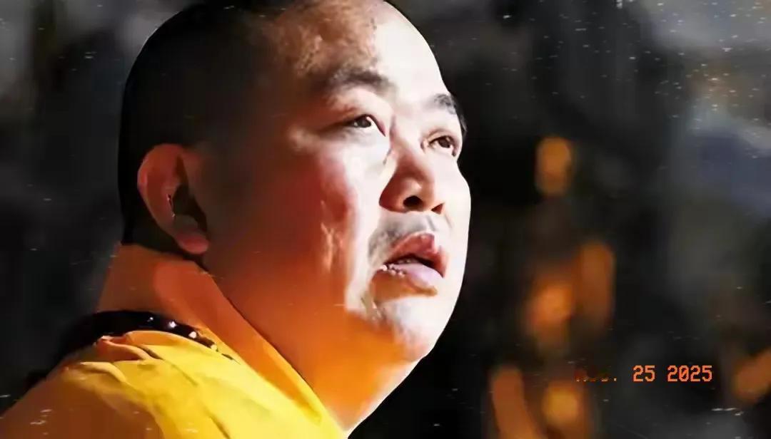 家人们，惊掉下巴！曾经高高在上的佛门领袖释永信，竟然被扒出一堆猛料！
 
本以为