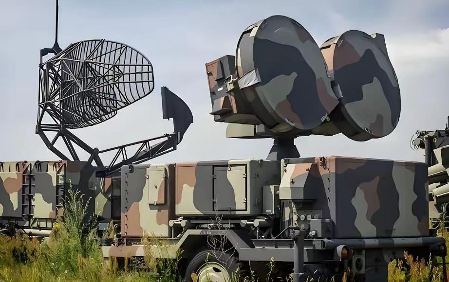 美军的“眼睛”，瞎了！解放军在南海释放的不是电子诱饵，而是宣告：从今以后，你雷达