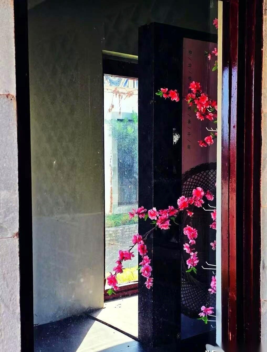 63岁的妈没了，36岁儿子的社保，也断了。
这事儿就发生在上个月，我闺蜜。
一辈