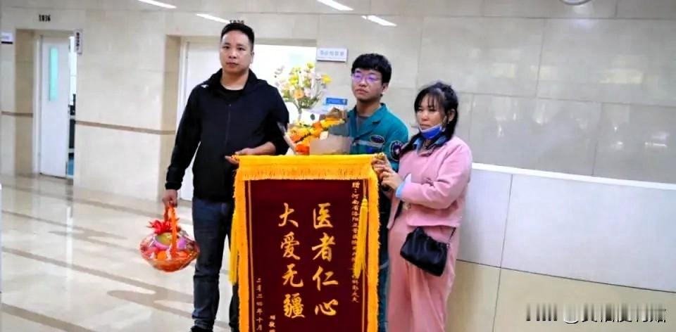 郑州一医生给妻子过生日，去取蛋糕时，发现蛋糕店竟然关门了，一气之下，连着打了20