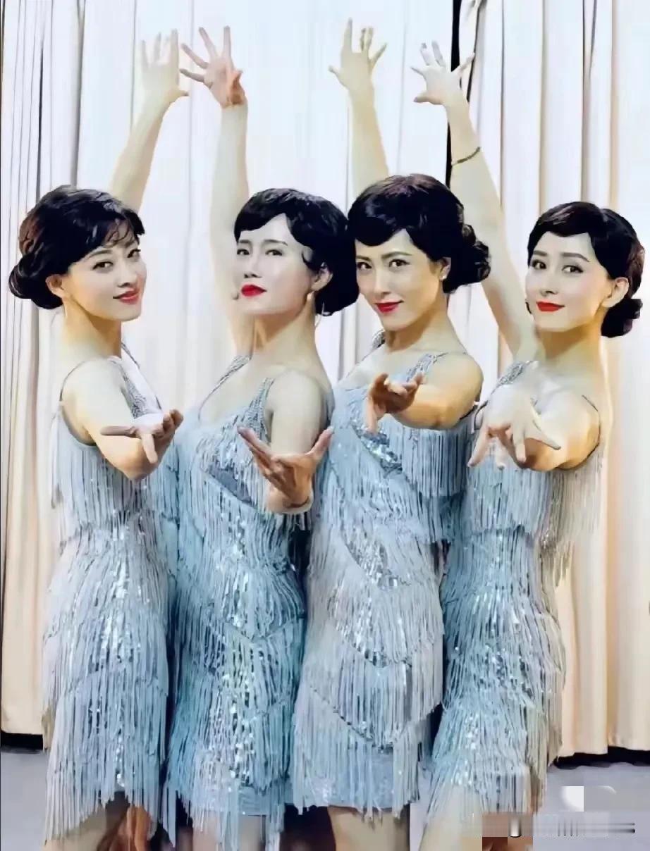 四个美女聚在一起，聊起了曾黎，都夸她是班花，美得震撼。但我看了她的照片，感觉她并