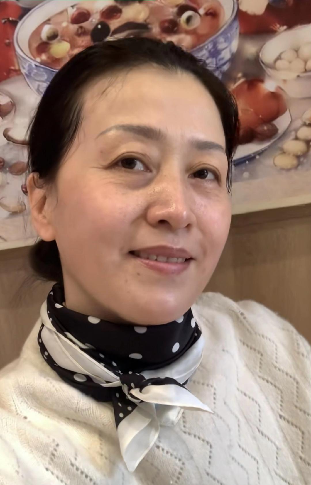 我认为有所负担
    老人身体和精力都跟不上了，思想也落后，加上隔代亲，容易出