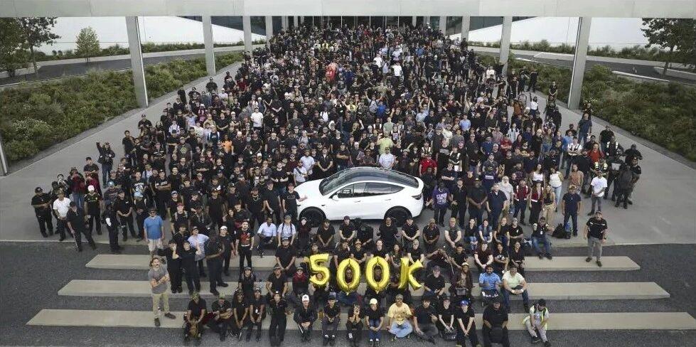 北京时间10月23日，特斯拉发布2025年第三季度财报，全球交付纯电动车49.7