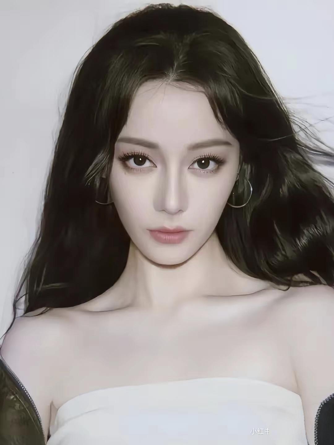 迪丽热巴缺席迪奥大秀， 真不是耍大牌，被战争给堵住了！被不可抗力给坑惨了！
 